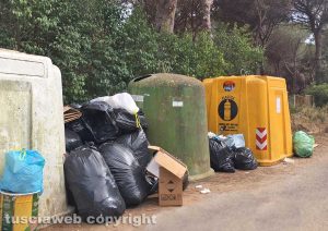 Tarquinia - Rifiuti su Riva dei tarquini