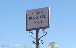 Tuscania - Intitolata una piazza a don Steno Santi
