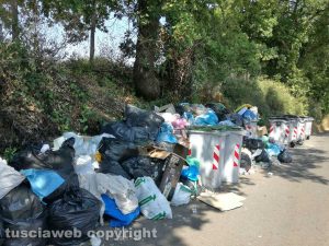 Viterbo - Discarica a cielo aperto in strada Fagiano