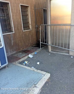 Viterbo - I bagni al Sacrario sono chiusi e la gente urina in strada