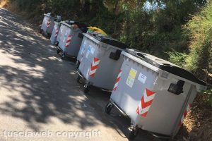 Viterbo - I cassonetti in località Le farine