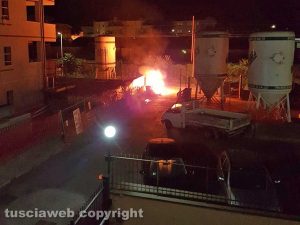 Viterbo - Villanova - Cassonetti in fiamme