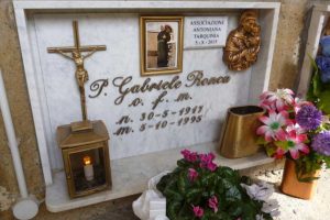 La tomba di padre Ronca a Farnese