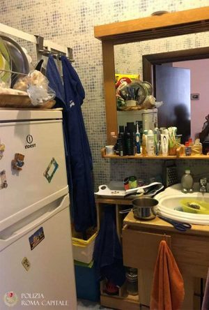 Roma - Gli alloggi scoperti dalla polizia locale sopra la pizzeria