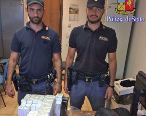 Ostia - Polizia - Furto in un centro massaggi