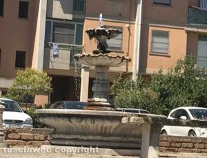 Tuscania - La fontana liberata dalla gabbia 