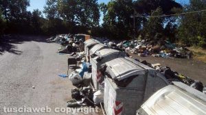 Viterbo - La discarica ai magazzini generali