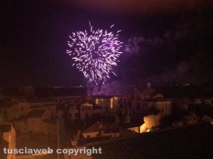 Tuscania - I fuochi d'artificio color lavanda 