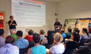 La lezione della polizia stradale ai sordi