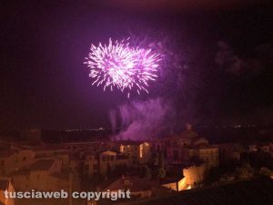 Tuscania - I fuochi d'artificio color lavanda 