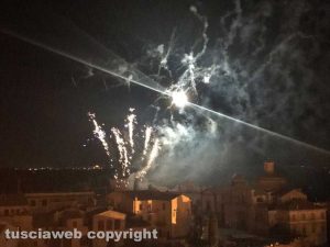 Tuscania - I fuochi d'artificio per la festa della lavanda 