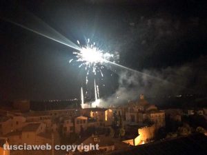 Tuscania - I fuochi d'artificio per la festa della lavanda 