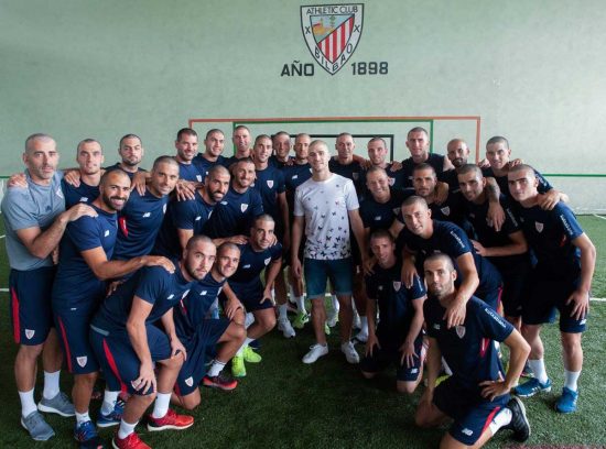 Athletic Bilbao con al centro Yeray Alvarez