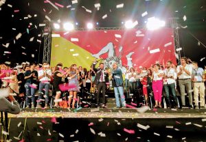 Giancarlo Cancelleri con Beppe Grillo sul palco a Palermo