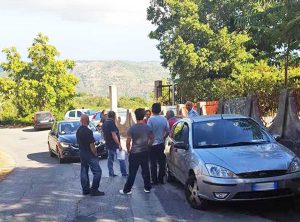 Castell'Umberto - Il blocco nei pressi dell'albergo