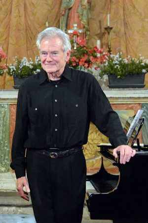 Il maestro e pianista di fama internazionale Steven Roach