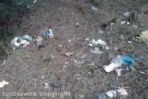 Incuria e inciviltà al parco dei Cimini