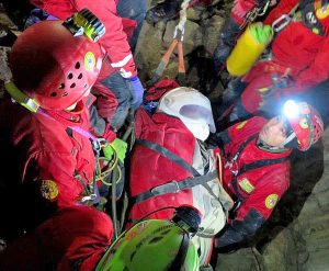 Cnsas - Recupero di uno speleologo ferito