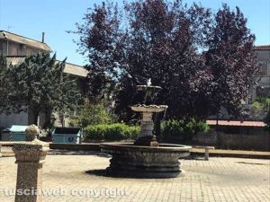Tuscania - La fontana liberata dalla gabbia 