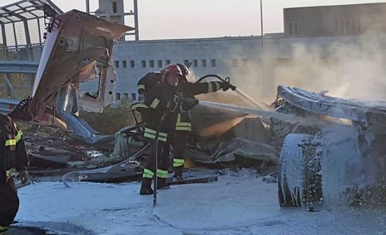 Viterbo - Superstrada - Camion esce di strada e va a fuoco