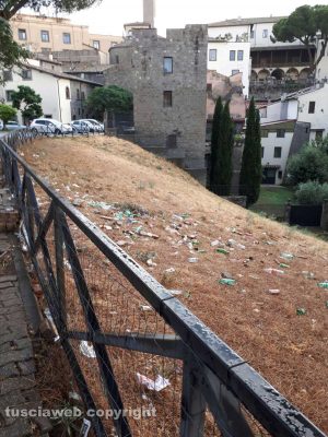 Viterbo - Sacrario - Prati usati come discarica