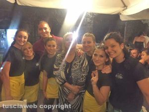 Viterbo - Tina Cipollari a cena al Labirinto