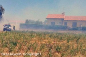 Tuscania - Incendio nel quartiere ex Gescal