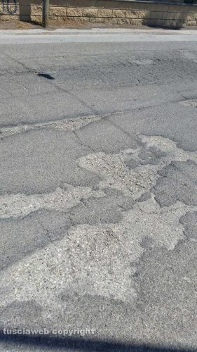 Viterbo - Il manto stradale a Santa Barbara