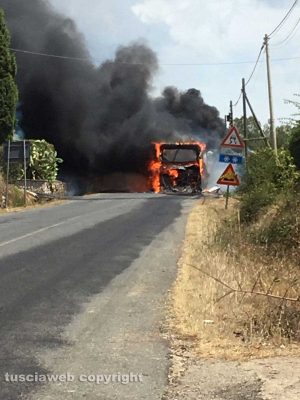 Blera - Pullman Cotral in fiamme