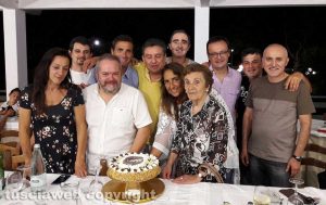 La maestra Rita Salcini e la classe delle elementari del 1974/79 della scuola elementare E. De Amicis (Le Monachelle)