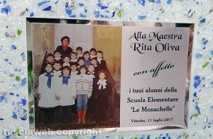 La maestra Rita Salcini e la classe delle elementari del 1974/79 della scuola elementare E. De Amicis (Le Monachelle)