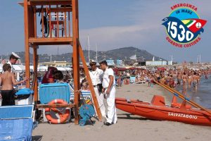 I controlli in spiaggia della Guardia costiera