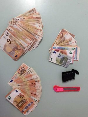 Parte del bottino della rapina recuperato dai carabinieri 