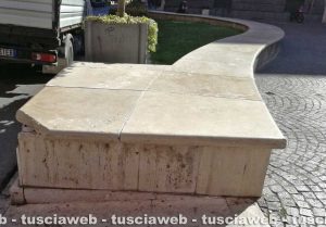 Viterbo - Via Marconi - Le lastre di marmo sostituite