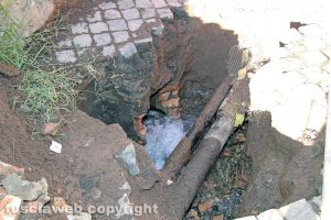 Viterbo - Quartiere San Faustino - Tubo esploso e perdita d'acqua