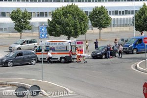 Viterbo - Scontro auto-furgone in via Falcone e Borsellino