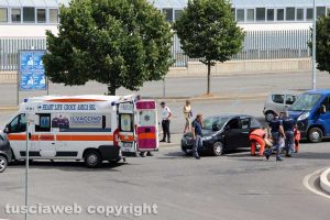 Viterbo - Scontro auto-furgone in via Falcone e Borsellino