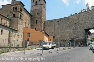 Viterbo - Santa Rosa - Il montaggio del ponteggio