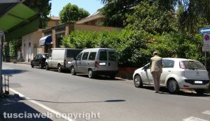I due furgoni parcheggiato a via Isonzo