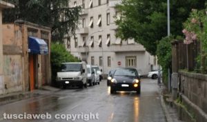 I due furgoni parcheggiato a via Isonzo