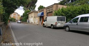 I due furgoni parcheggiato a via Isonzo