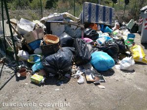 Viterbo - Rifiuti in località Pantano