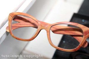 Gli occhiali in legno 