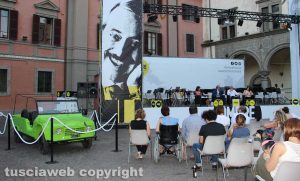 Viterbo - La Mehari accanto al palco