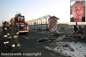 Viterbo - Superstrada - Camion esce di strada e va a fuoco - Nel riquadro: Antonio Russo
