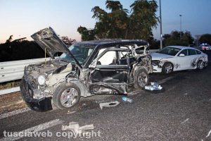 Viterbo - Superstrada - Camion esce di strada e va a fuoco - Le auto coinvolte nello scontro
