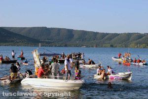 Ronciglione – Lago di Vico – Il palio delle barche 2017 – L'arrivo