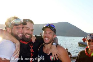 Ronciglione – Lago di Vico – Il palio delle barche 2017 – I vogatori Gianmarco Leoni e Stefano Coppola in festa