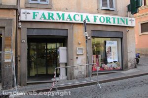 Viterbo - I lavori in via Cairoli - La farmacia