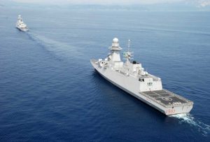 La fregata Carlo Margottini in sosta a Civitavecchia